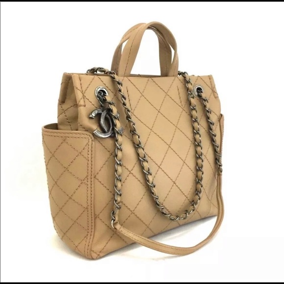 🔴SOLD🔴Authentic CHANEL Beige Tote with Bag Charm - Picture 3 of 16
